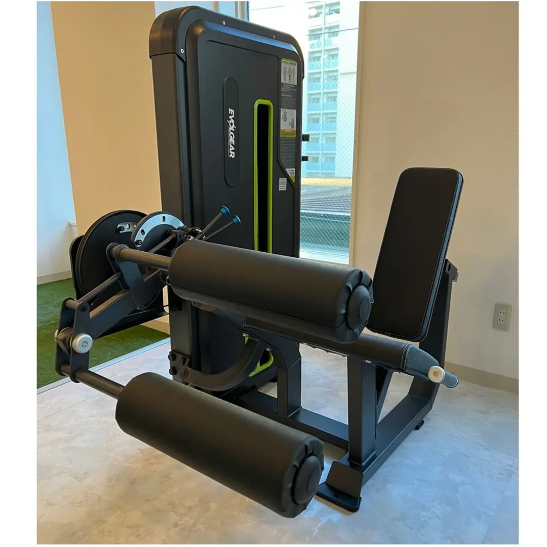 膝を伸ばす筋力マシーン 大腿四頭筋のトレーニング